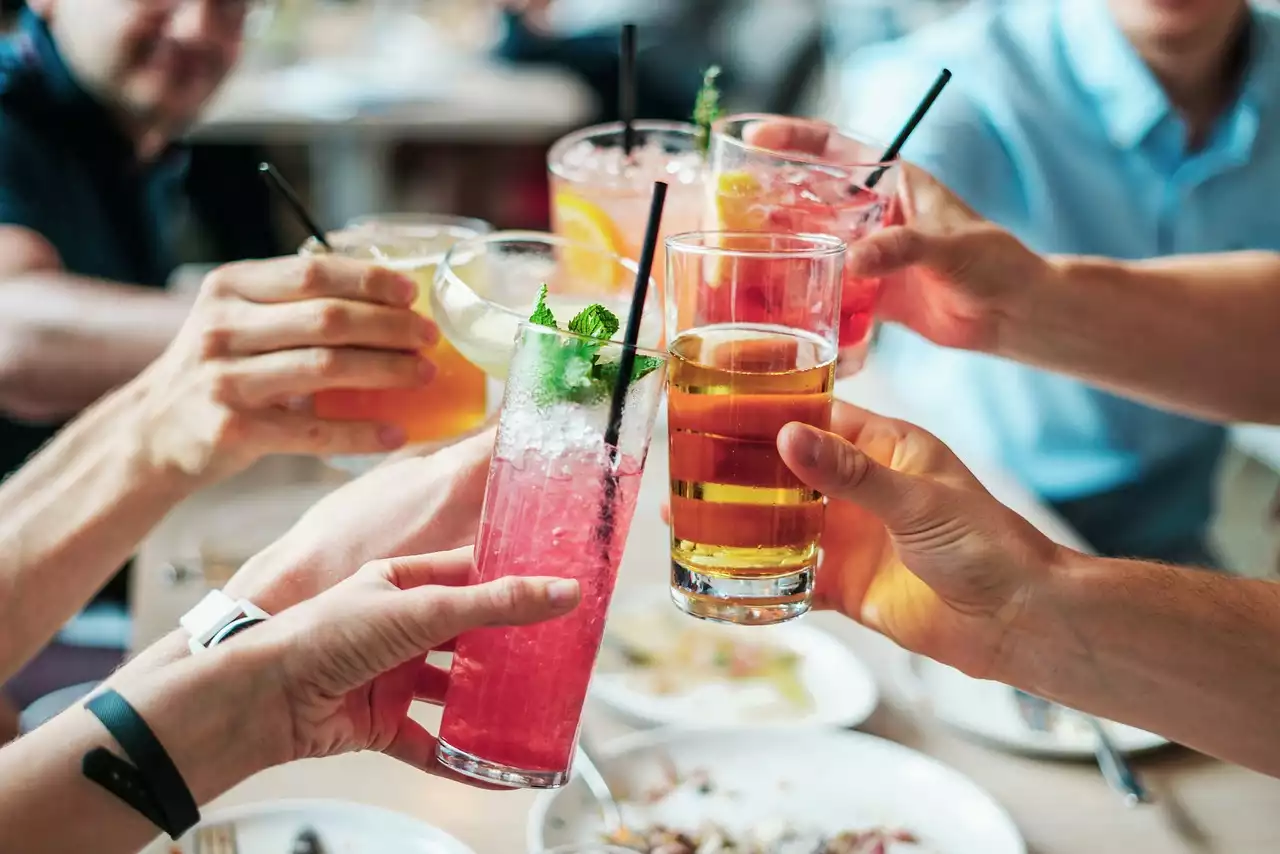 Освежающие летние напитки, которые помогут избежать обезвоживания